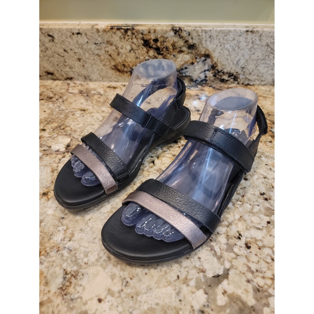 ECCO Flash Strap Leather Sandals Black Pewter Size Women's 38 US 7.5. EUC